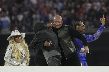 Mary J. Blige, Eminem, Kendrick Lamar, Dr. Dre et Snoop Dogg lors de la mi-temps du Super Bowl à Inglewood le 13 février 2022