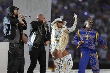 Eminem, Dr. Dre, Mary J. Blige et Snoop Dogg lors de la mi-temps du Super Bowl à Inglewood le 13 février 2022