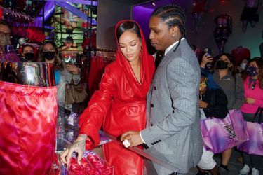 Rihanna et ASAP Rocky au nouveau magasin "Savage X Fenty", à Westfield Culver City, à Los Angeles, le 12 février 2022.