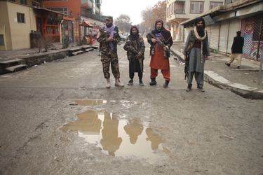 Des talibans à Kaboul, le 23 décembre 2021.