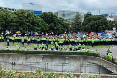 Rassemblement de manifestants anti-obligation vaccinale devant le Parlement néo-zélandais à Wellington, le 10 février 2022.