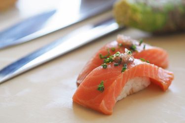 Environ un tiers du saumon est jeté pendant sa transformation alors que près de 100 % du produit de Wildtype est utilisé comme saumon de qualité sushi.