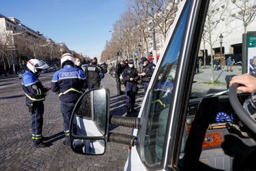 Les manifestants opposants au pass vaccinal, qui ont pris formé un «convoi de la liberté», arrivent à Paris, le 12 février 2022.