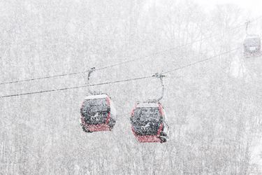 La neige est tombée en abondance sur Pékin et les sites olympiques, le 13 février 2022.