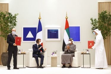 L'accord a été signé alors qu'Emmanuel Macron et le chef de l'Etat et le prince héritier d'Abou Dhabi Mohammed ben Zayed Al-Nahyane, dit MBZ, s'entretenaient au pavillon d'honneur de l'Exposition universelle.
