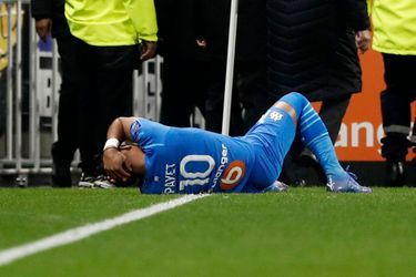 Le joueur de l'Olympique de Marseille Dimitri Payet a été atteint à la tête par une bouteille d'eau jetée par un supporter de l'Olympique Lyonnais, dimanche soir lors du match de Ligue 1 OL-OM à Lyon. 