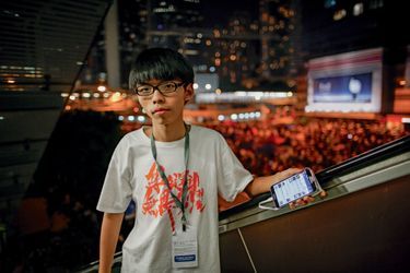 Il a 17 ans et tient tête à Pékin, il est l&#039;un des leaders des manifestations de Hong Kong. A lire: Joshua Wong, l&#039;adolescent qui tient tête à la Chine impériale<br />
