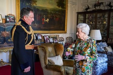 Le chef d&#039;Etat major britannique Nick Carter et la reine Elizabeth II.