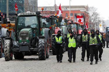 Rassemblement de protestataires contre les mesures sanitaires à Ottawa, au Canada, le 6 février 2022.