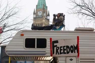 Rassemblement de protestataires contre les mesures sanitaires à Ottawa, au Canada, le 6 février 2022.