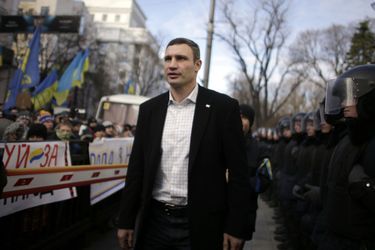 Champion du monde WBC des poids lourds et... opposant au régime ukrainien. Vitali Klitschko, avec sa carrure imposante, est le visage de la révolte des Ukrainiens contre le pouvoir pro-russe.