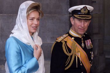L&#039;ex-reine Noor de Jordanie et le prince Charles au mariage du prince Willem-Alexander des Pays-Bas et de Maxima Zorreguieta à Amsterdam, le 2 février 2002