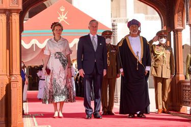 La reine Mathilde et le roi des Belges Philippe accueillis officiellement par le sultan Haitham bin Tarik à Mascate, le 3 février 2022