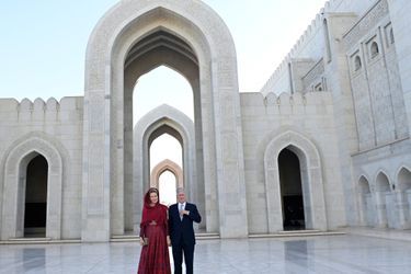 La reine Mathilde et le roi des Belges Philippe dans la Grande Mosquée du Sultan Qaboos au Sultanat d&#039;Oman, le 3 février 2022