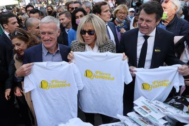 Didier Deschamps, Brigitte Macron et Christian Estrosi, vendredi à Nice pour l&#039;opération Pièces jaunes. 