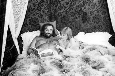 Demis Roussos avec Dominique, son épouse et impresario, en janvier 1977. 