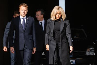 Emmanuel et Brigitte Macron, ici lors d'une cérémonie aux Invalides le 12 octobre.