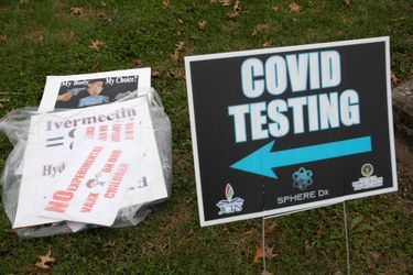 Une pancarte indique un centre de test, aux Etats-Unis.