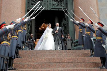 Pour les autorités, les gardes de l'armée russe n'auraient pas dû participer au mariage des Romanov vendredi dernier. 