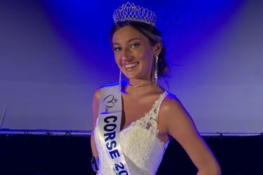 Emma Renucci lors de l'élection de Miss Corse 2021 le 24 juillet à Porticcio. 