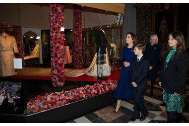 La princesse Mary de Danemark avec la princesse Isabella et le prince Vincent au château de Frederiksborg à Hillerod, le 3 février 2022 