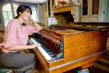 Aux Tilleuls à Étretat, retrouvailles avec le piano, souvenir de sa formation classique.