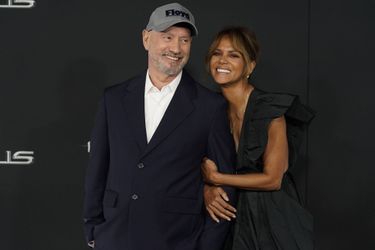 Roland Emmerich et Halle Berry à l'avant-première du film «Moonfall» à Los Angeles le 31 janvier 2022