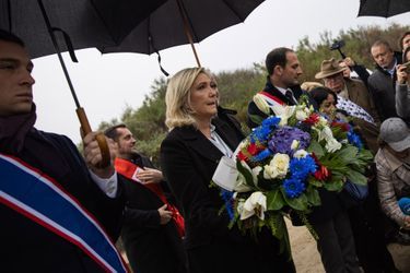 Marine Le Pen mardi à Courseulles-sur-Mer.