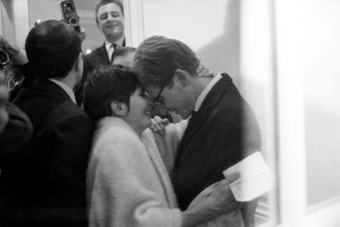 « Il a gagné, mais il est K.-O. Zizi Jeanmaire, son supporter du premier jour, a été la première à l’embrasser. » - Paris Match n°670, 10 février 1962