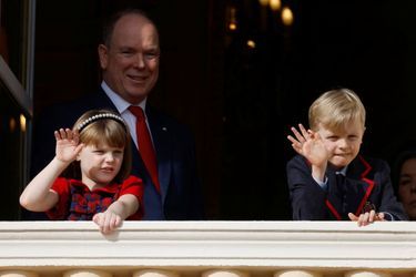 La princesse Gabriella et le prince Jacques de Monaco au balcon du Palais princier, le 27 janvier 2022