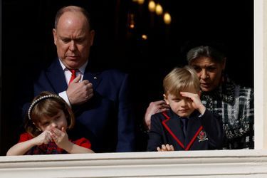 Les princesses Gabriella et Caroline et les princes Jacques et Albert II de Monaco au balcon du Palais princier, le 27 janvier 2022
