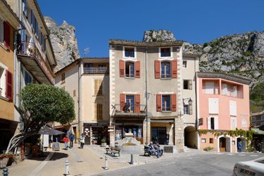 5. Moustiers-Sainte-Marie (Alpes-de-Haute-Provence)