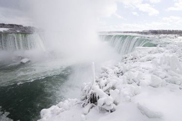 Les chutes du Niagara gelées, mercredi 26 janvier 2022.