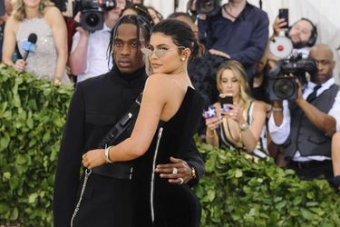 Kylie Jenner et Travis Scott en en 2020 au gala du MET.