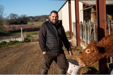 Guillaume, 28 ans, éleveur de vaches allaitantes et de volailles Label Rouge (Nouvelle-Aquitaine).