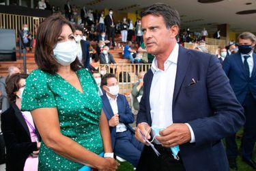 Anne Hidalgo et Manuel Valls le 27 août à la «rencontre des entrepreneurs de France», organisée par le Medef à l&#039;hippodrome de Longchamps.