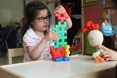 Au CHU d'Angers, un stage de recherche sur la thérapie intensive par le jeu pour des enfants (1 à 4 ans) atteints de paralysie cérébrale bilatérale. 