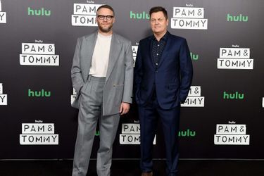 Seth Rogen et Nick Offerman lors d'une présentation presse de la mini-série «Pam & Tommy» à Los Angeles le 25 janvier 2022