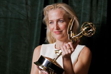 Gillian Anderson récompensée pour son rôle dans &quot;The Crown&quot; aux Emmy Awards.