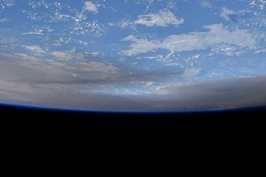 Les nuages de cendres du volcan Hunga Tonga photographiés depuis la Station spatiale internationale (ISS).