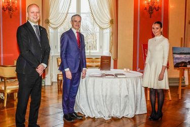 La princesse Ingrid Alexandra de Norvège reçoit les cadeaux du gouvernement pour ses 18 ans au Palais royal à Oslo, le 21 janvier 2022