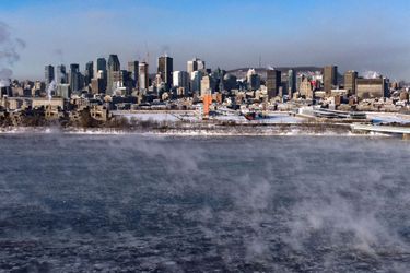 Une vue du centre-ville de Montréal alors que le froid extrême frappe la région.