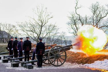 Des salves de coups de canon ont été tirés à la citadelle d&#039;Akershus à Oslo pour marquer le 18e anniversaire de la princesse Ingrid Alexandra de Norvège, le 21 janvier 2022 