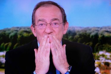 Jean-Pierre Pernaut dit au revoir aux téléspectateurs du Journal de 13 Heures, en décembre 2020. 