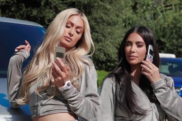 Paris Hilton et Kim Kardashian lors d'une campagne pour SKIMS fin 2020