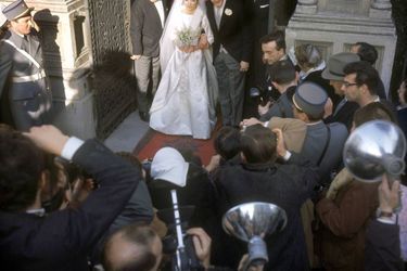 Le roi des Bulgares déchu Simeon II et Margarita Gómez-Acebo le 21 janvier 1962, jour de leur mariage religieux à Vevey en Suisse