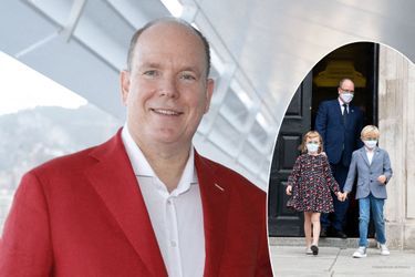 Le prince Albert II de Monaco, le 5 juillet 2021. En vignette, avec le prince Jacques et la princesse Gabriella à Dublin, le 3 septembre 2021 