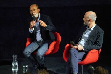 Edouard Philippe et Gilles Boyer mardi à Lille lors du Festival Séries mania .