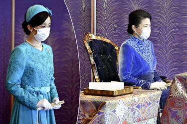 La princesse Kako et l'impératrice Masako du Japon à Tokyo toutes les deux en bleu, le 18 janvier 2022