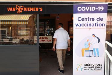 Un centre de vaccination temporaire à Nice le 22 juillet 2021